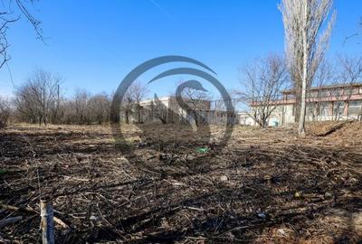 Teren de 695 mp, în B-dul București - 1