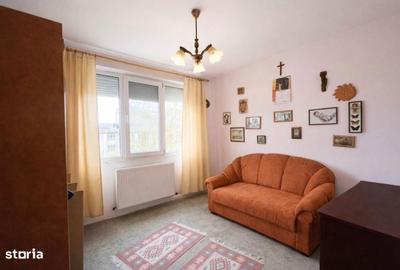 Apartament cu 3 camere decomandat în Decebal