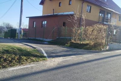 Casă cu 4 camere în Petros - 1