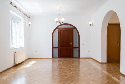 Casă cu 7 camere cu Teren 280 Mp în 1 Mai - 8