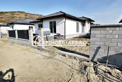 Casă la cheie  pe 1 nivel  4 cam. 2 bai ,650 mp. teren - 13