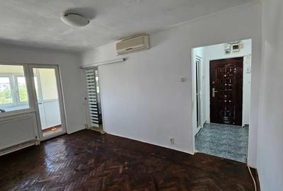 Apartament cu 3 camere semidecomandat în Inel II