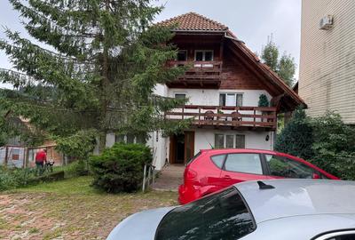 Casă cu 7 camere cu Teren 1300 Mp în Central - 13