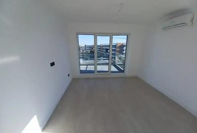 Apartament cu 3 camere decomandat în Theodor Pallady