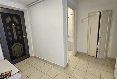 Apartament cu 3 camere semidecomandat, mobilat în Central - 9