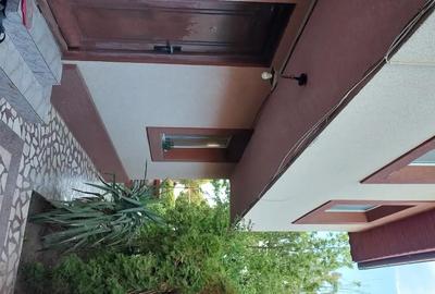 Casă cu 5 camere cu Teren 400 Mp în Modelu - 1