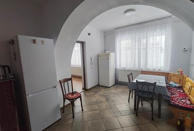 Casa 4 camere libera la vanzare GHIMBAV - zona Garii - 10