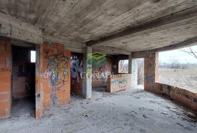 Vila la rosu cu 2000mp curte in comuna Cornetu - 4