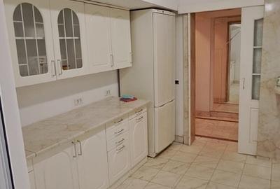 Decebal, Mega Image, 7 minute metrou - 2