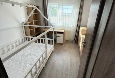 Apartament cu 3 camere decomandat în 7 Noiembrie - 7