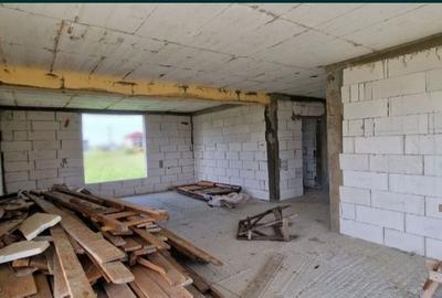 Casă cu 3 camere în Livada