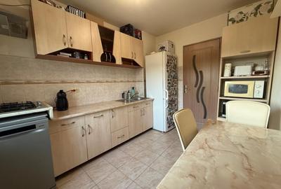 Apartament spatios, 3 camere, 72 mp, etaj 3 - zona Girocului - COMISION 0% - 6