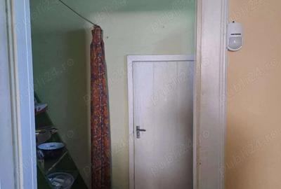Casa de vanzare cu 2 camere , langa Liceul Economic , 110.000 euro neg - 2