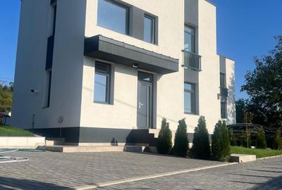 Casă cu 4 camere în Exterior Vest