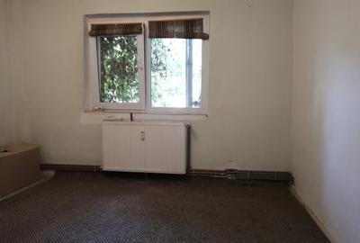 De vanzare în zona Bucovina apartament cu 3 camere, la parter, comision 0 - 1