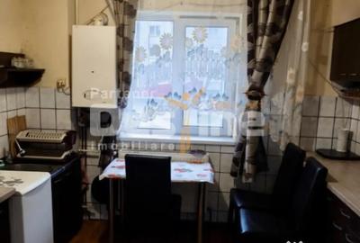 Apartament cu 2 camere semidecomandat, mobilat în Simeria