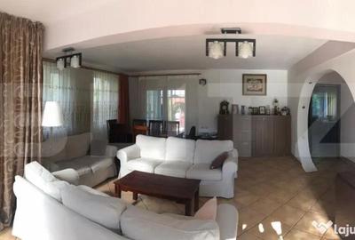 Casă cu 7 camere cu Teren 537 Mp în Micro 3 - 5