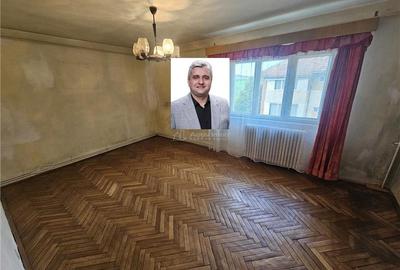 Apartament cu 2 camere decomandat în Micro IV - 1