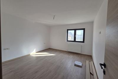Casă cu 9 camere cu Teren 293 Mp în Cristian - 29