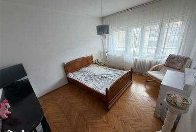 Apartament cu 3 camere decomandat în Central - 8