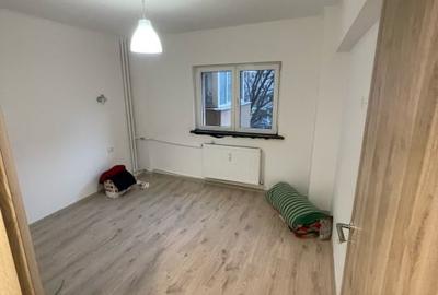 Apartament cu 2 camere decomandat în Apusului - 2