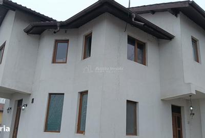 Casă cu 4 camere cu Teren 400 Mp în Central