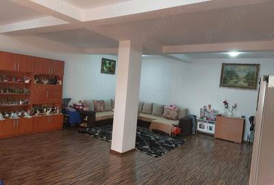 Casă cu 7 camere cu Teren 300 Mp în Năvodari - 2
