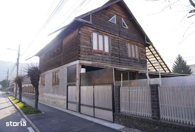 Casă cu 6 camere cu Teren 551 Mp în Central - 10