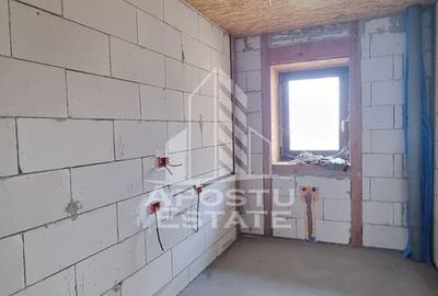 Casă cu 4 camere cu Teren 4414 Mp în Orțișoara - 1