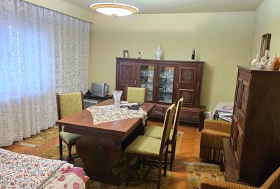 Apartament cu 3 camere decomandat în Împăratul Traian