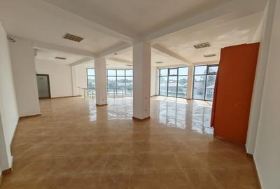 Spațiu comercial, de 125 mp, în Modelu - 18