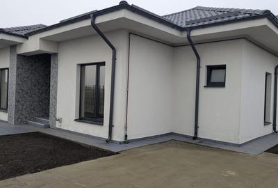 Casă individuală cu 4 camere cu Canalizare în Central - 5