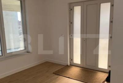 Casă cu 4 camere cu Teren 300 Mp în Central