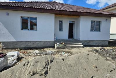 Casa 4 cam.2 băi,1 pivniță 1 dressing,500mp.teren,gard,pavaj - 3