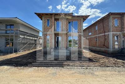 Casă individuală cu 4 camere cu Canalizare în Cetate - 1