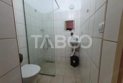 Casă cu 6 camere cu Canalizare în Central - 3