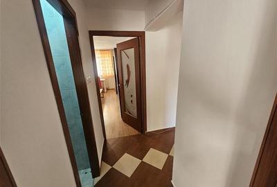 Apartament cu 2 camere decomandat în Micro IV - 18