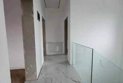 Casă cu 5 camere cu Teren 266 Mp în Dumbrăvița