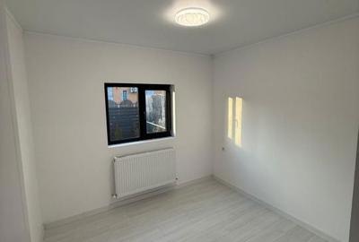 Casă cu 5 camere cu Teren 200 Mp în Pictor Rosenthal - 1