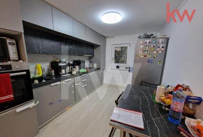 DE VANZARE, Apartament 3 camere in rovine - 1