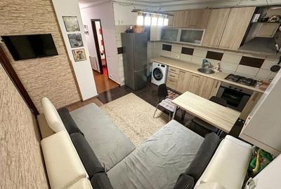 Apartament cu 3 camere decomandat în Titan