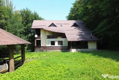 Casă cu 6 camere cu Garaj în Sucevița - 11