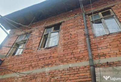 Casă cu 4 camere cu Teren 287 Mp în Lupeni - 13