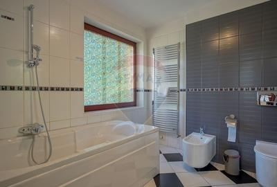 VILA PANORAMICA PE DRUMUL POIENII -PRIVELISTI UNICE ASUPRA BRASOVULUI - 23