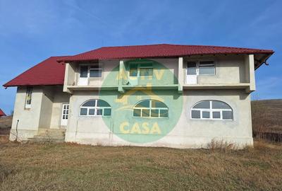 Spațiu comercial, de 750 mp, în Central - 8