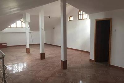 Casă cu 3 camere în Central