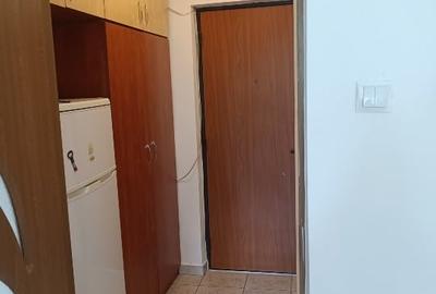 Garsonieră decomandată în Titan - 2