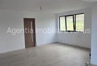 Casă cu 4 camere în Ipotești - 6