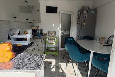 Apartament cu 3 camere decomandat în Cazasu - 1