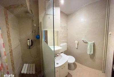 De vanzare Apartament 4 camere LUJERULUI - 2